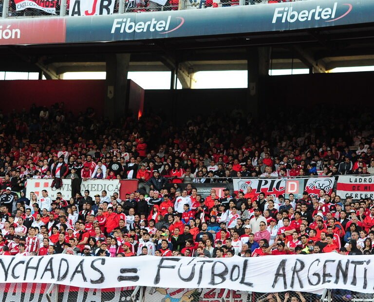 Após 12 anos, “Liga Profesional” tem novamente duas torcidas na Argentina​